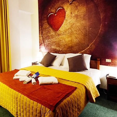 Hotel Palombella & Restaurant フロジノーネ エクステリア 写真