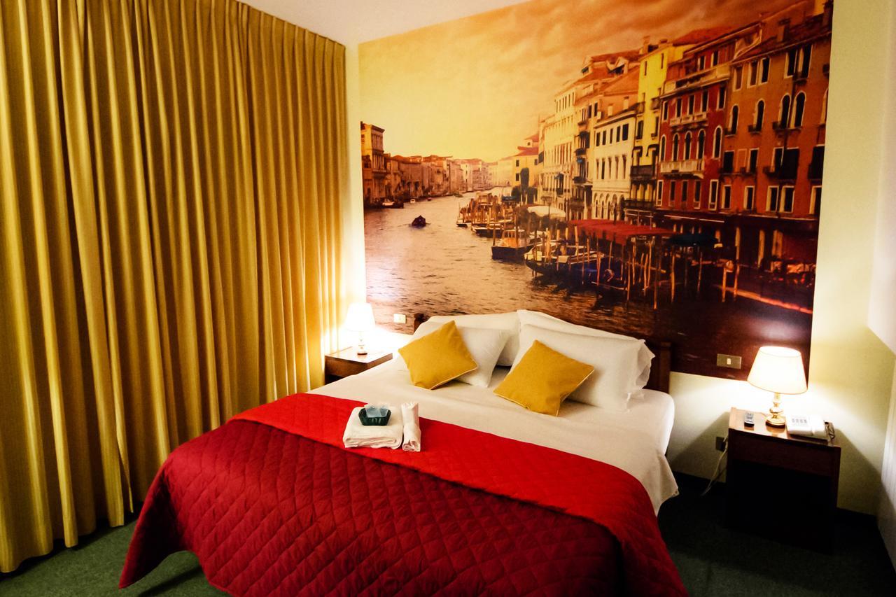 Hotel Palombella & Restaurant フロジノーネ エクステリア 写真