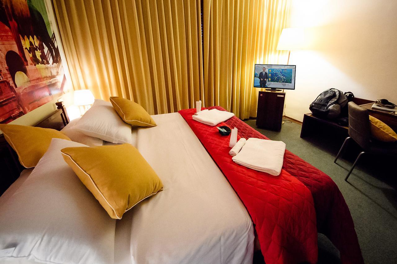 Hotel Palombella & Restaurant フロジノーネ エクステリア 写真