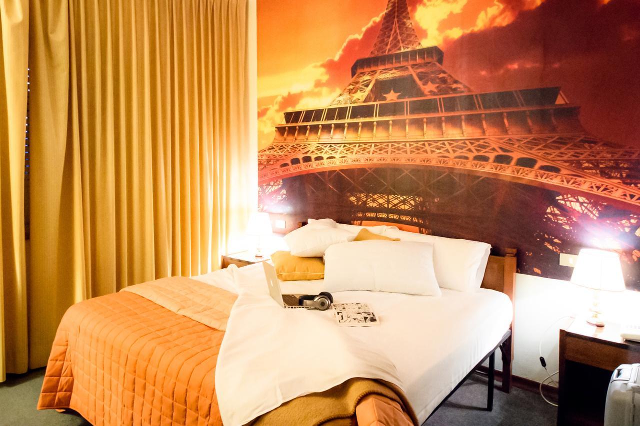 Hotel Palombella & Restaurant フロジノーネ エクステリア 写真
