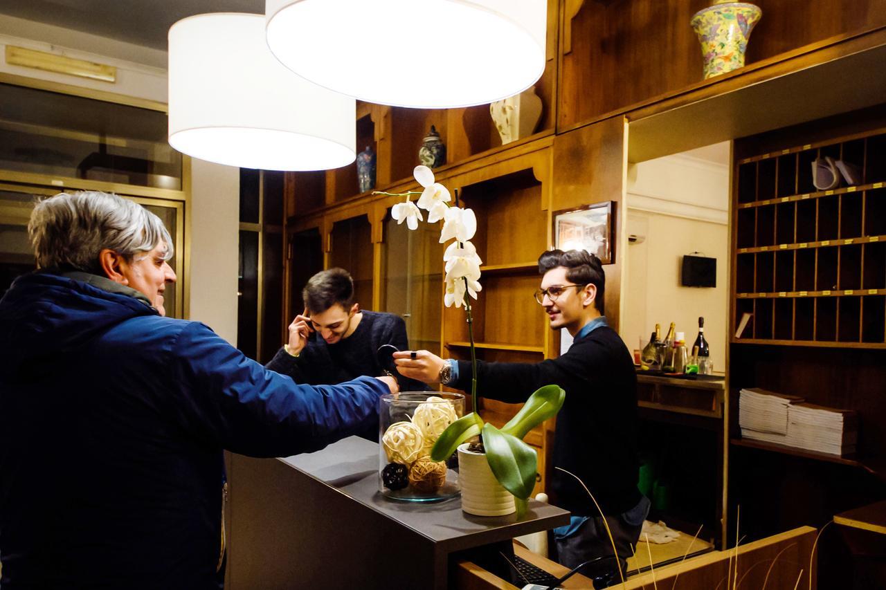 Hotel Palombella & Restaurant フロジノーネ エクステリア 写真